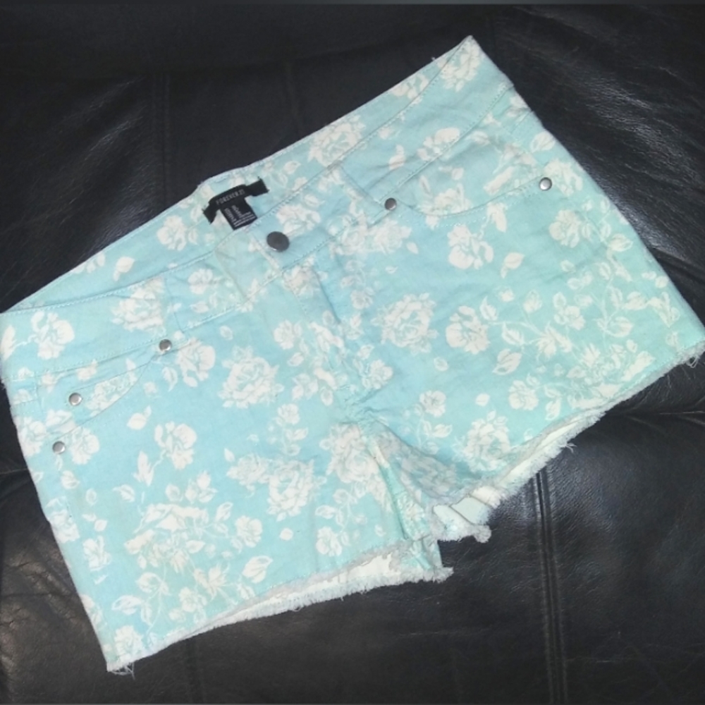 "FOREVER 21" Stretchy Distressed Floral Print Denim Short Shorts